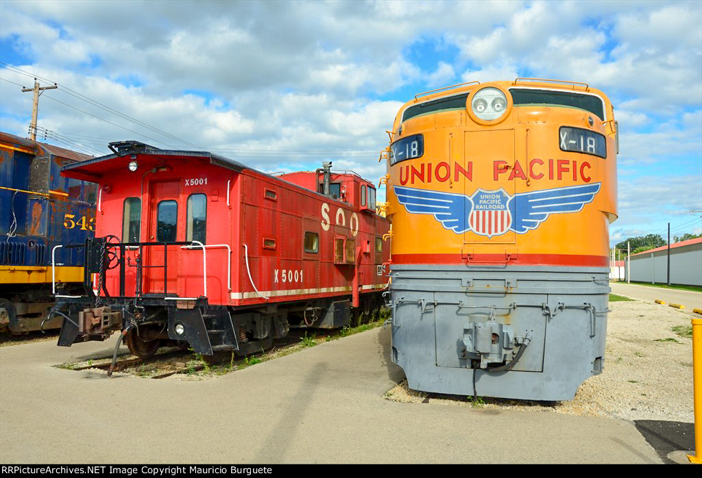 Union Pacific 8500 GTEL Turbine A unit & Caboose